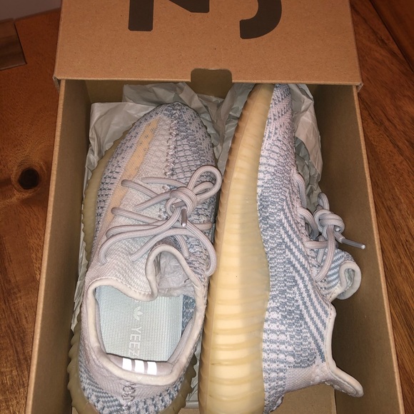 Yeezy Boost 350 V2 Cloud White - Picture 3 of 6